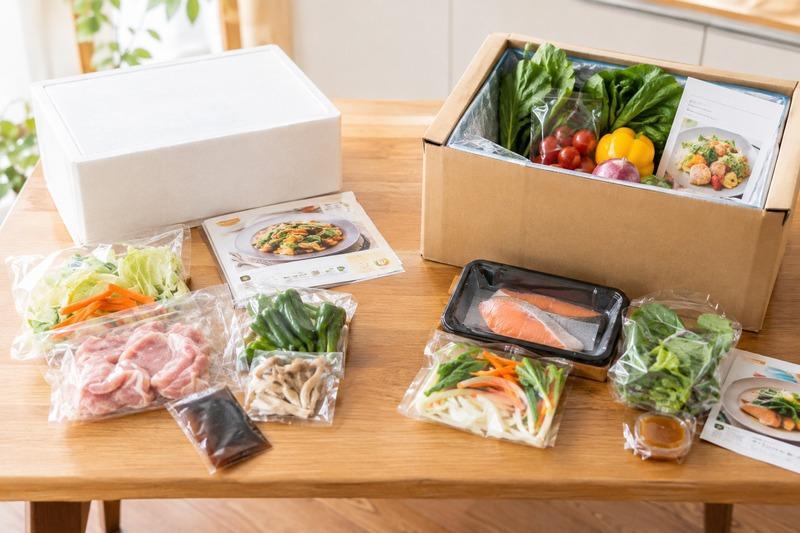 ヨシケイとオイシックスの違いを比較！どっちがおすすめ？料金・お試し・配送など6項目で解説
