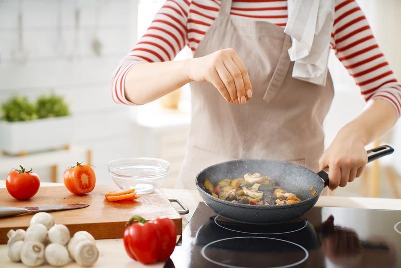 食事作りが苦痛で仕方ないのは甘えじゃない！対処法6つと宅配サービス6選を紹介