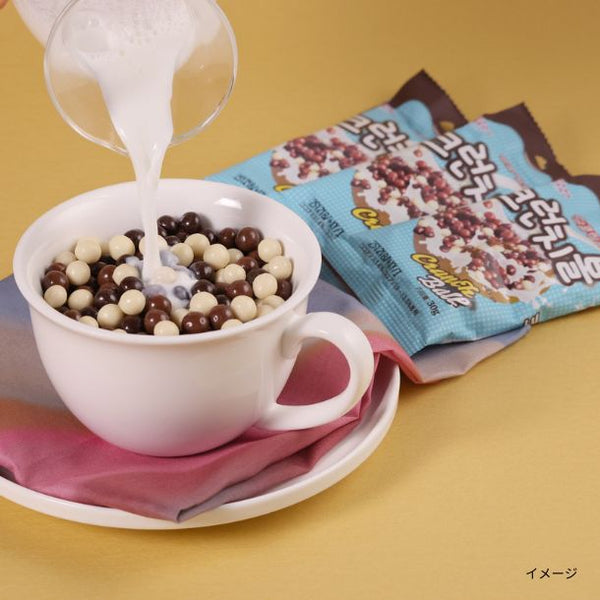 「クランチボール（ダーク・ミルク・ホワイトチョコ 3 種ミックス）」